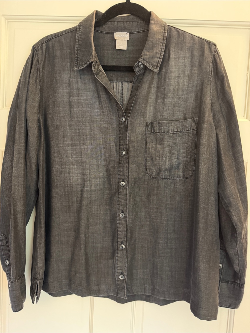 Chico's Casual Button-Down Shirt in Heathered Gray
Size 2